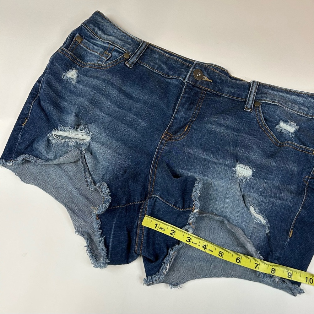 Torrid Women’s Size 16 Short Shorts Jean Dark Wash Distressed Blue #2903 - Picture 6 of 10